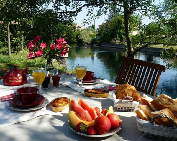 Mas Le Pont Des Aubes Bed and Breakfast LʼIsle-sur-la-Sorgue Eksteriør billede