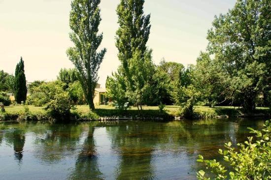 Mas Le Pont Des Aubes Bed and Breakfast LʼIsle-sur-la-Sorgue Eksteriør billede