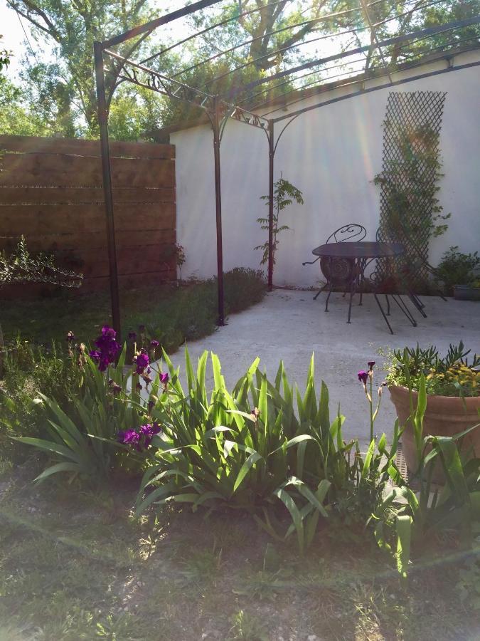 Mas Le Pont Des Aubes Bed and Breakfast LʼIsle-sur-la-Sorgue Eksteriør billede